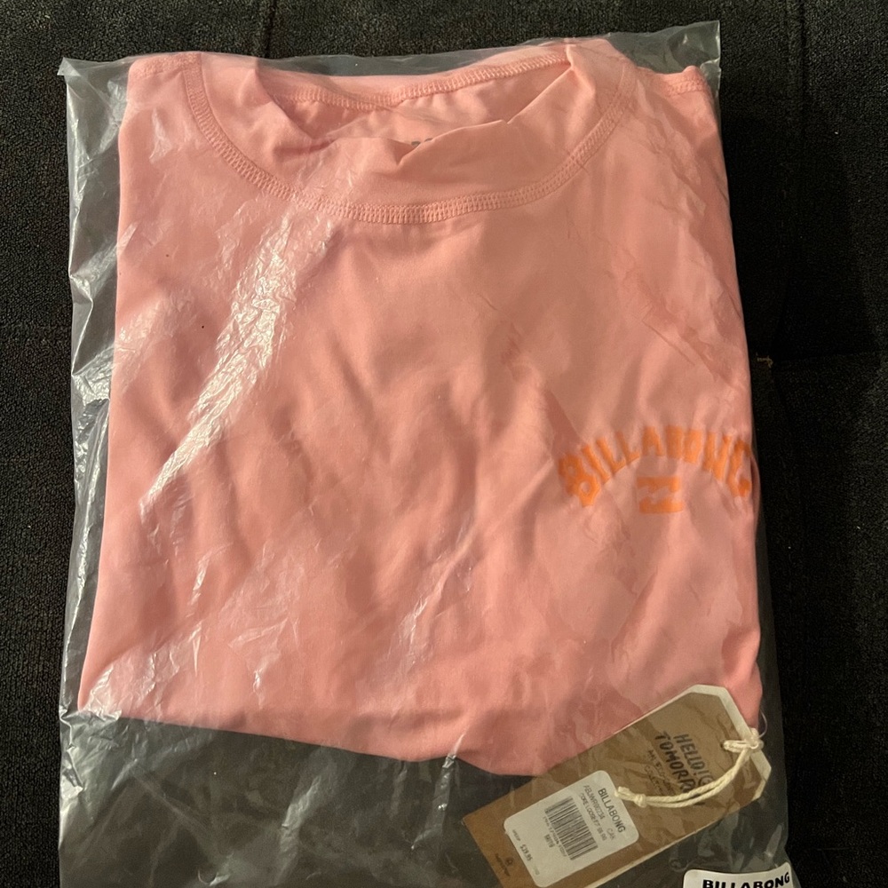 NWT BILLABONG || Girl’s Short Sleeve Rash Guard. Sz. M/10